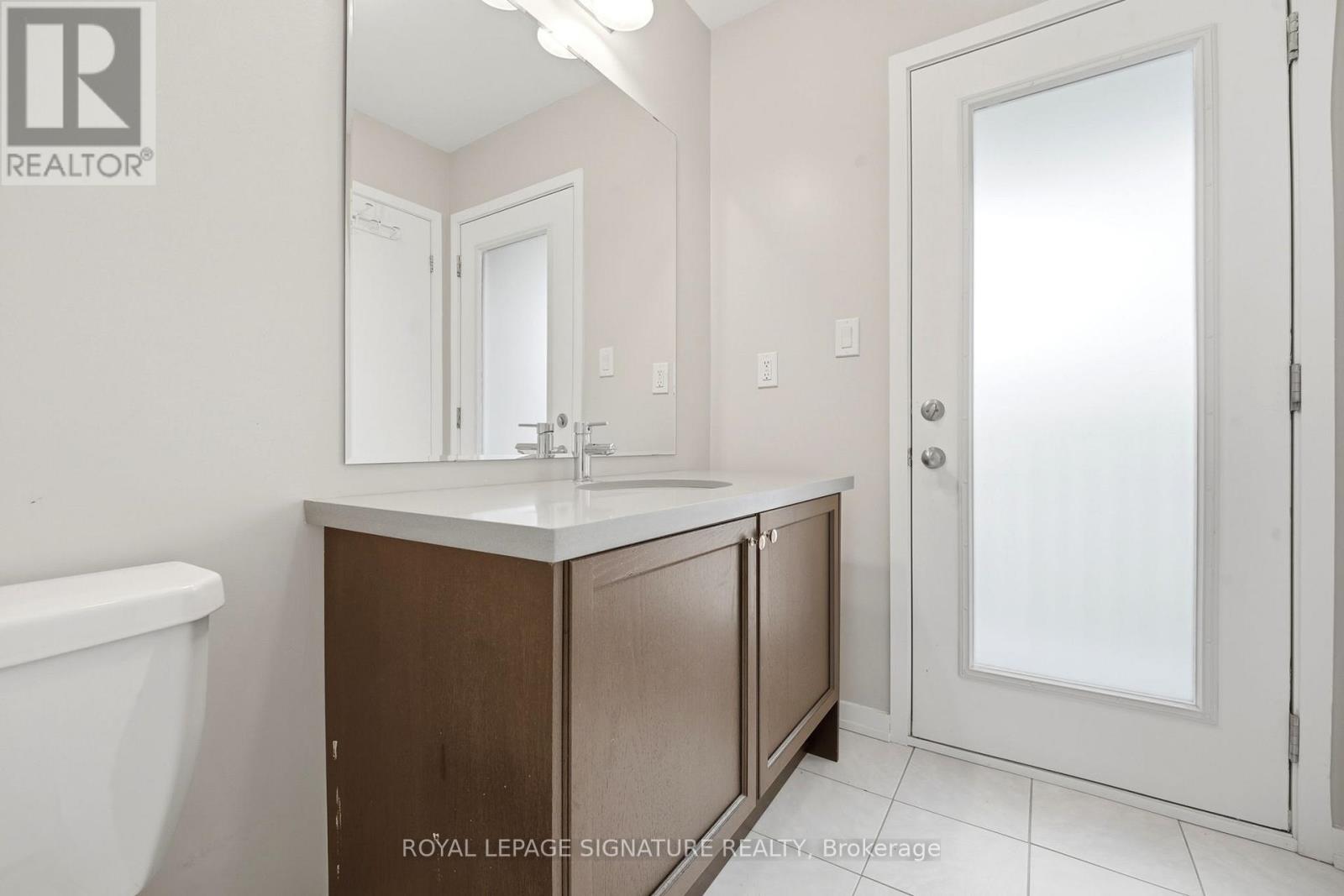 12 HEATHROW LANE - 31