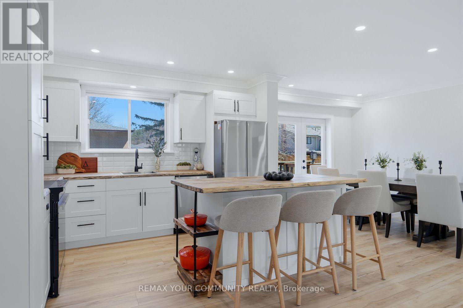 150 CONNAUGHT CRESCENT - 14