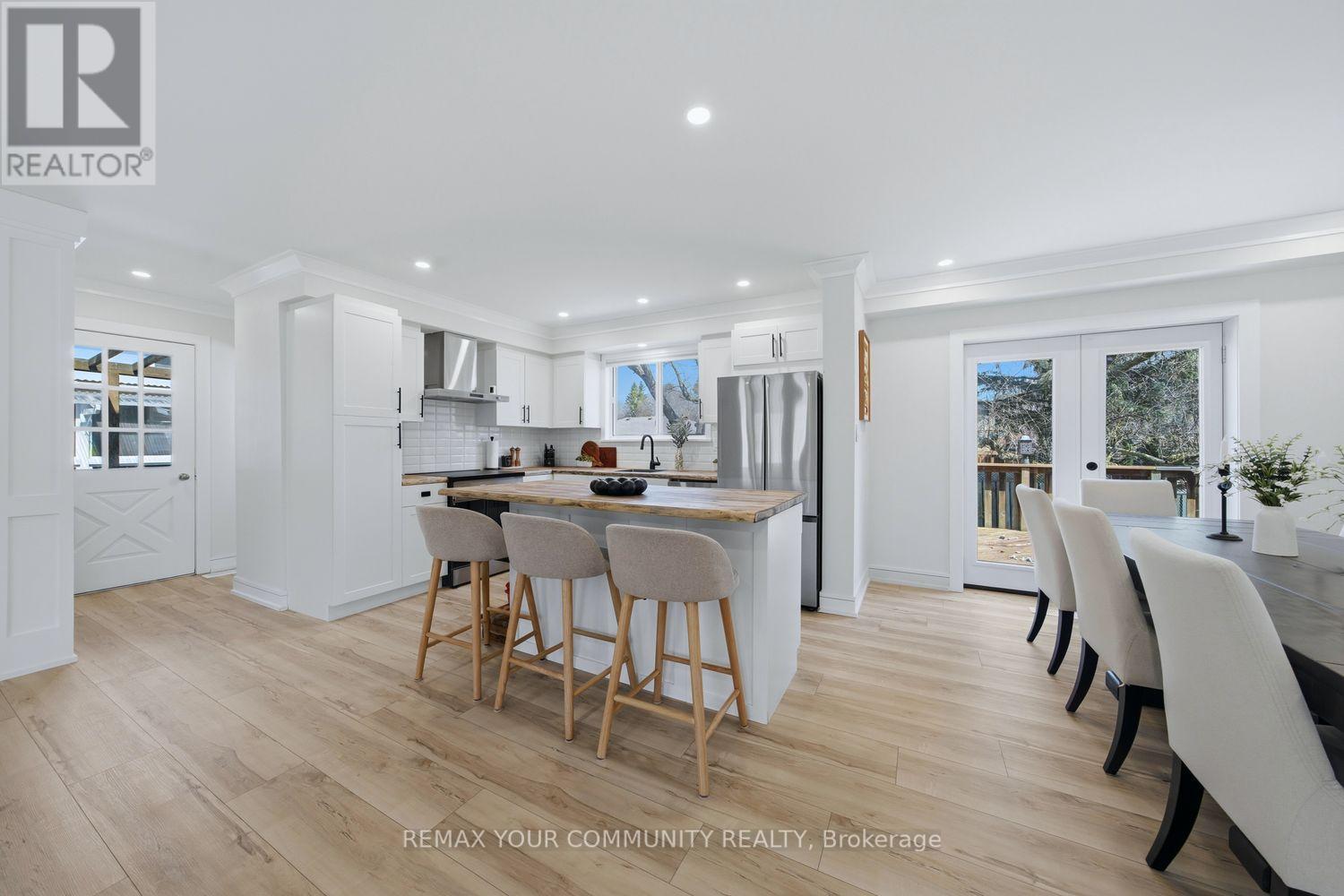 150 CONNAUGHT CRESCENT - 17
