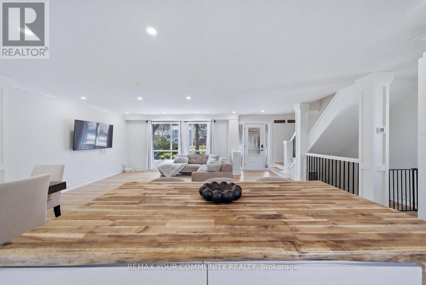 150 CONNAUGHT CRESCENT - 19
