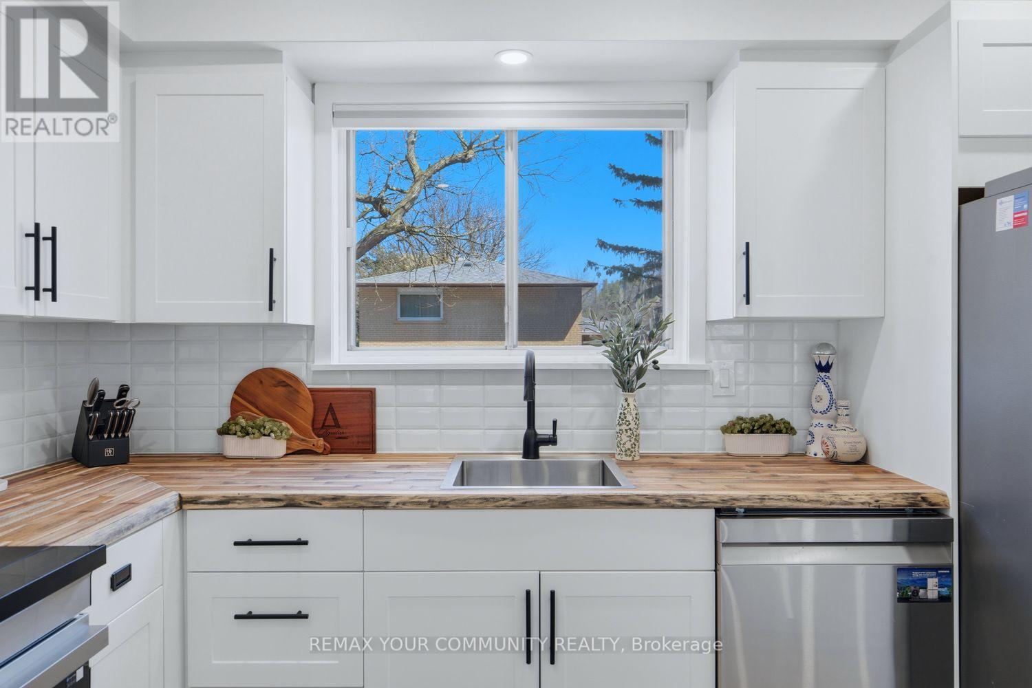 150 CONNAUGHT CRESCENT - 21