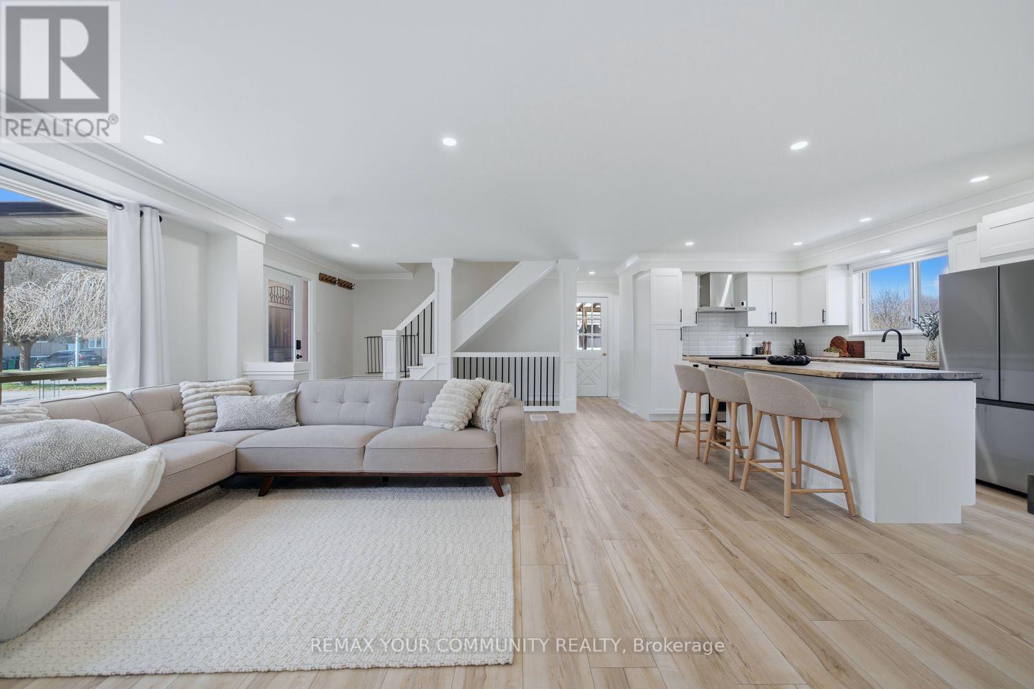 150 CONNAUGHT CRESCENT - 24