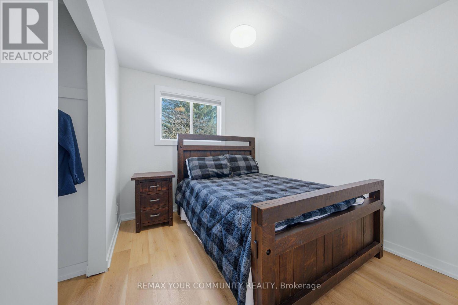 150 CONNAUGHT CRESCENT - 31