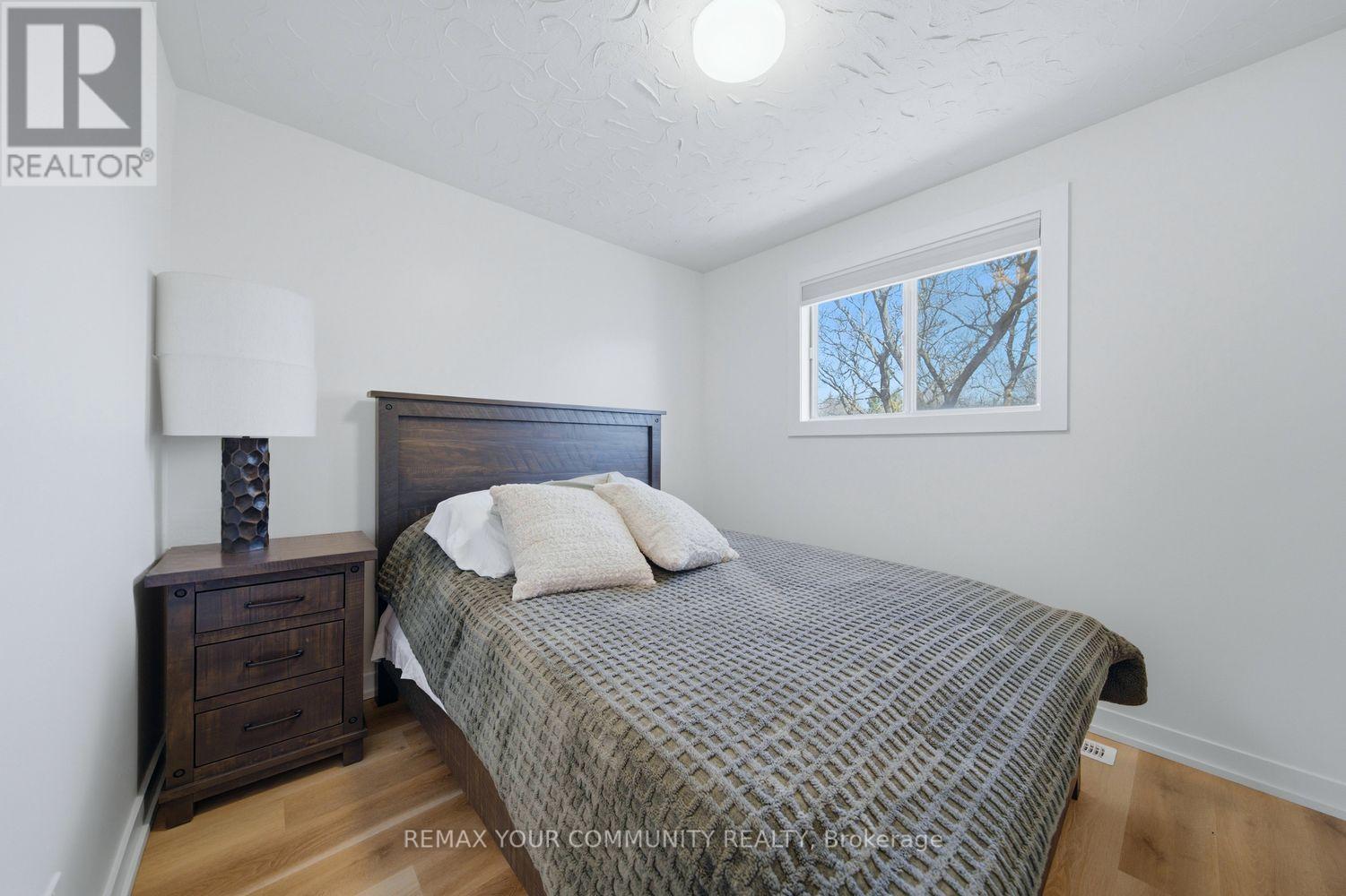 150 CONNAUGHT CRESCENT - 36