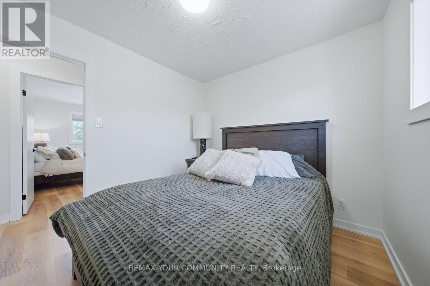 150 CONNAUGHT CRESCENT - 37