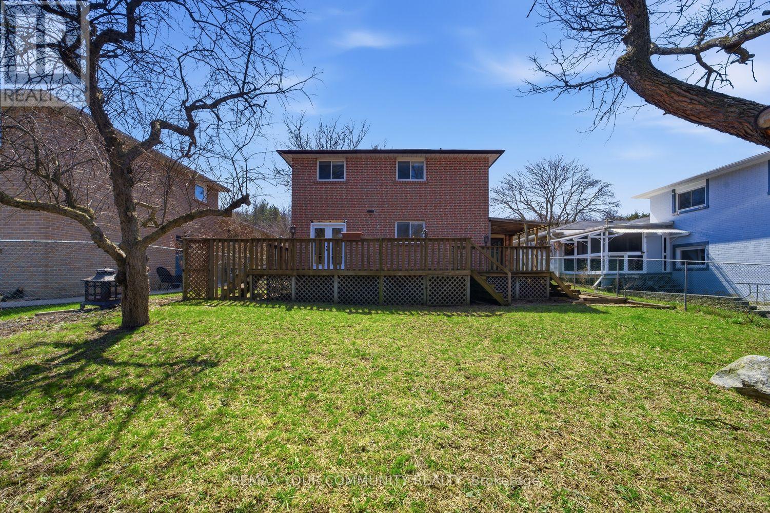 150 CONNAUGHT CRESCENT - 46