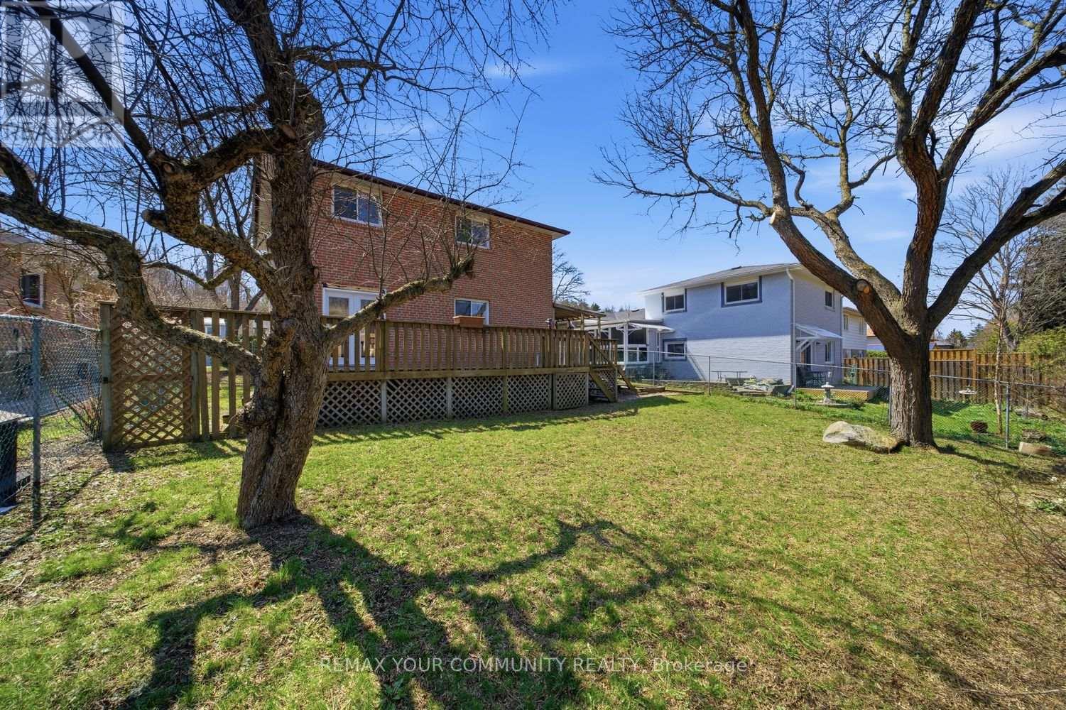 150 CONNAUGHT CRESCENT - 47