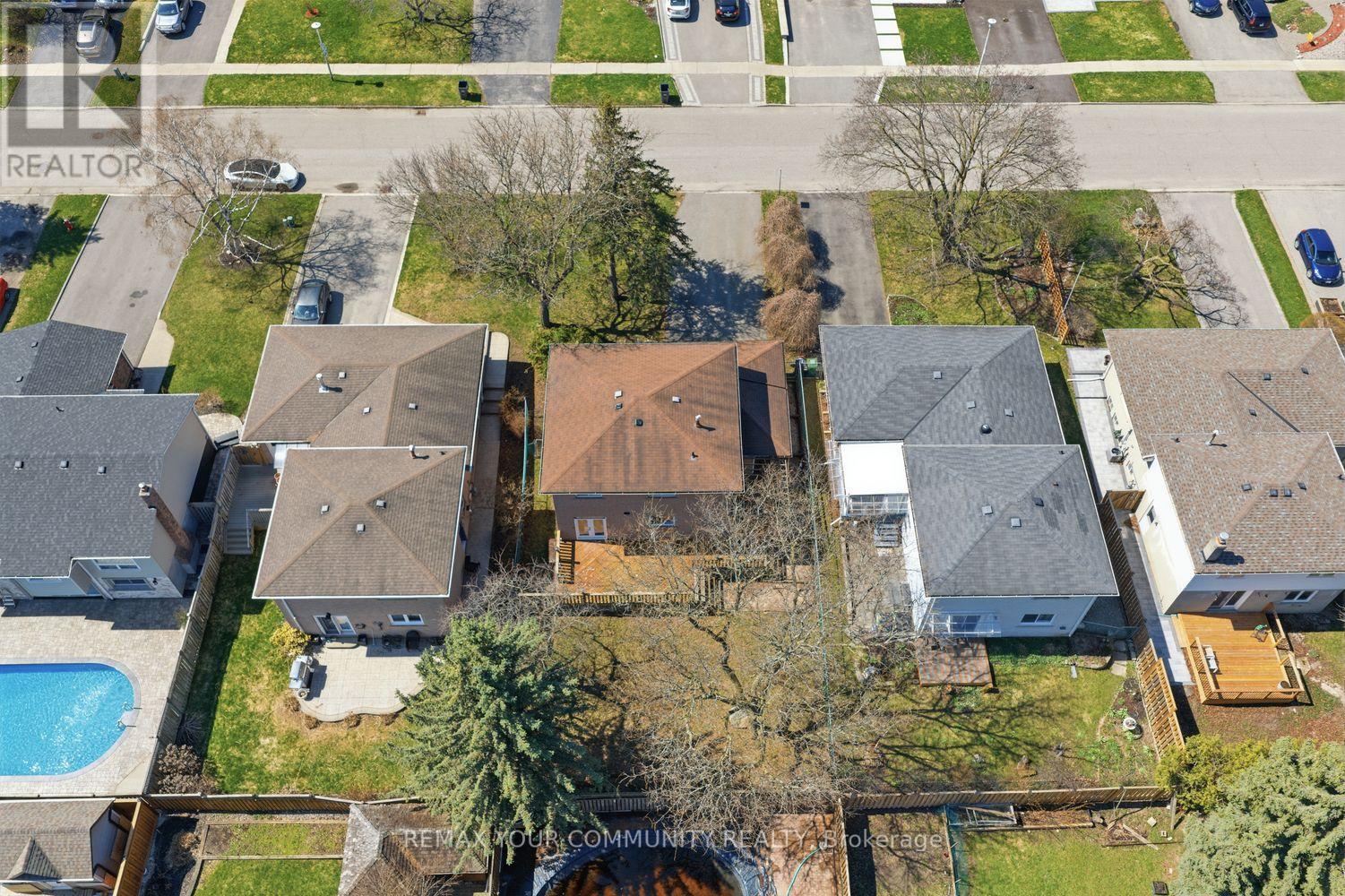 150 CONNAUGHT CRESCENT - 50