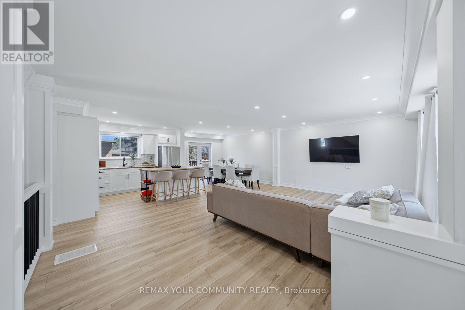150 CONNAUGHT CRESCENT - 6