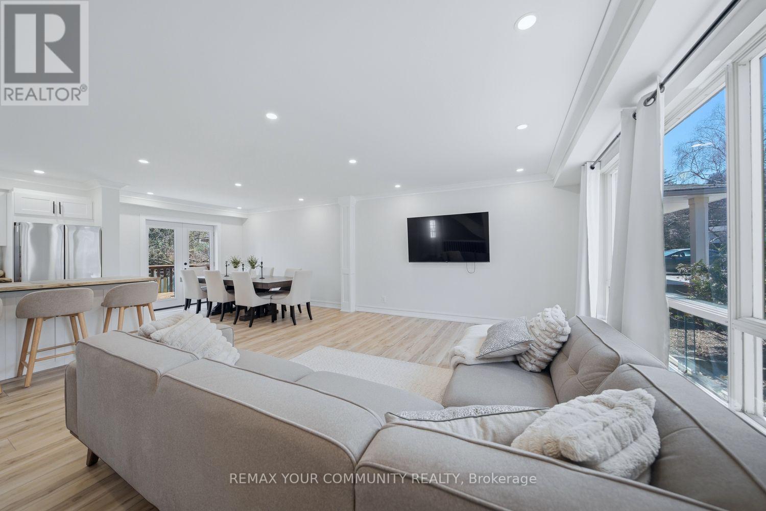 150 CONNAUGHT CRESCENT - 7