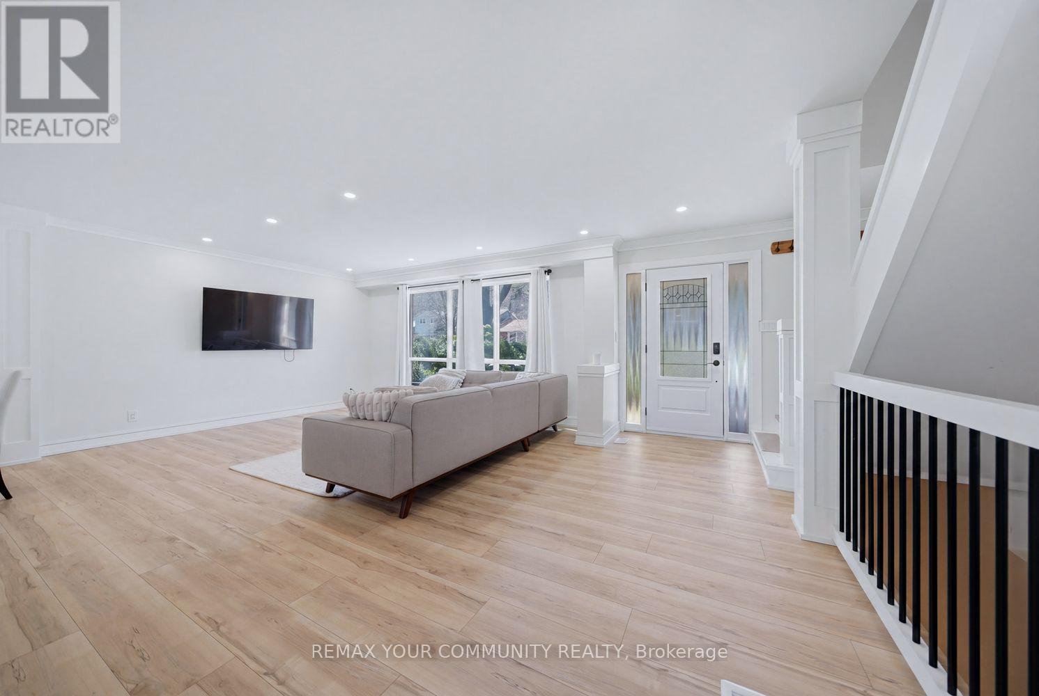 150 CONNAUGHT CRESCENT - 8