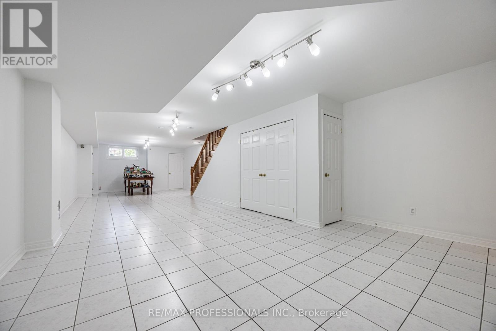 96 BRANDON AVENUE - 25