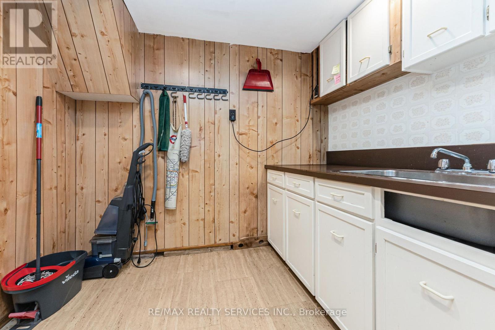 129 SALISBURY CIRCLE - 35