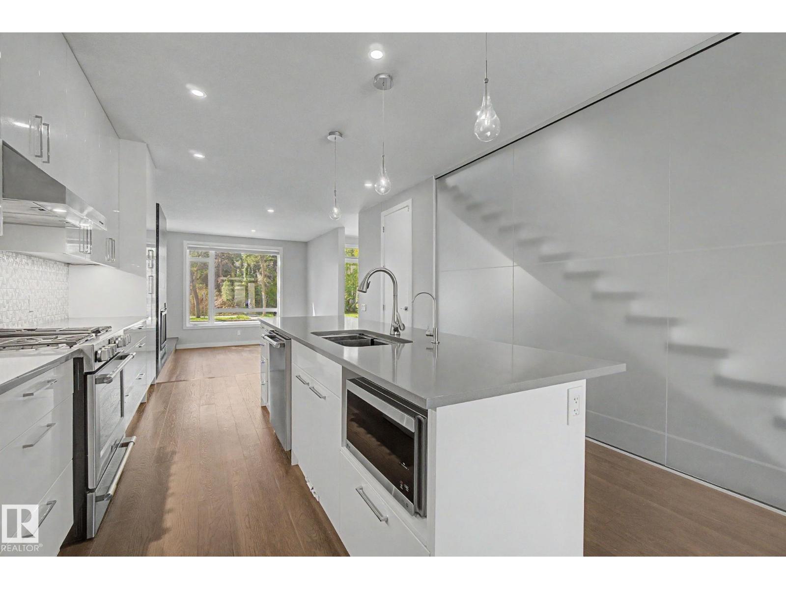 11430 75 AV NW - 14