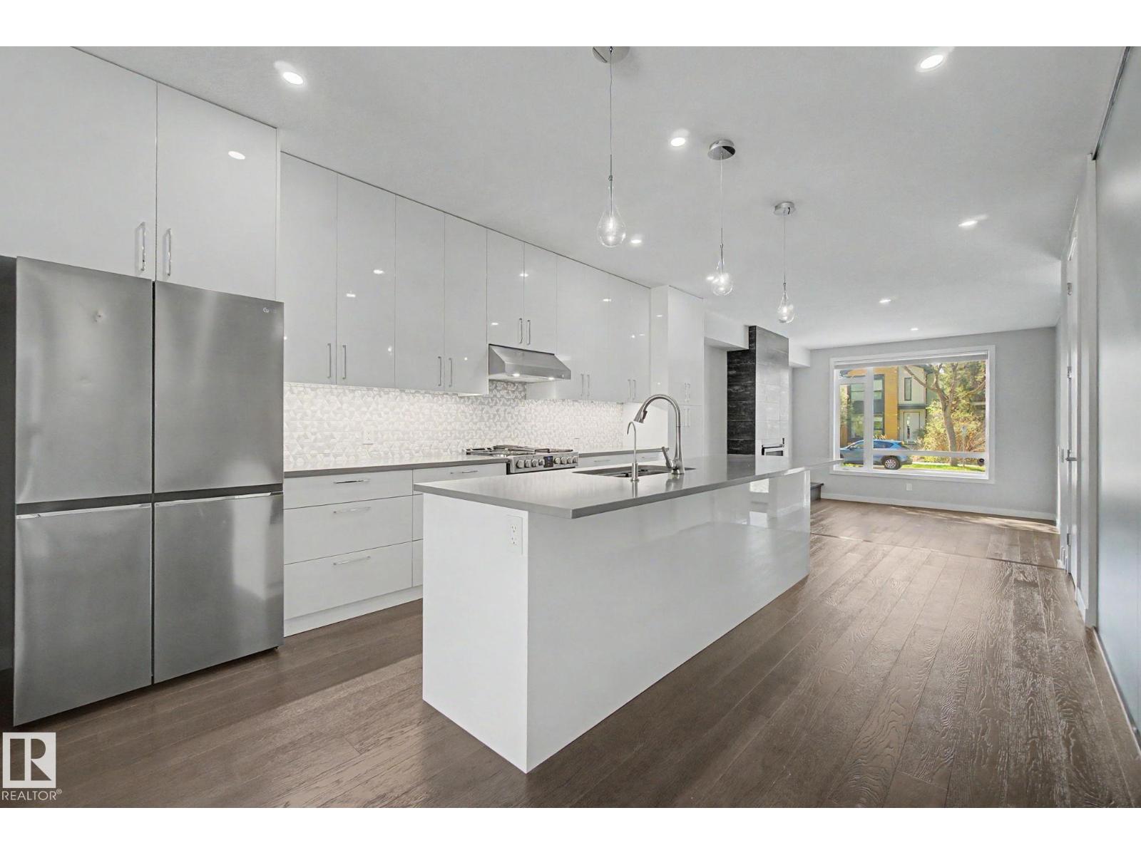 11430 75 AV NW - 12