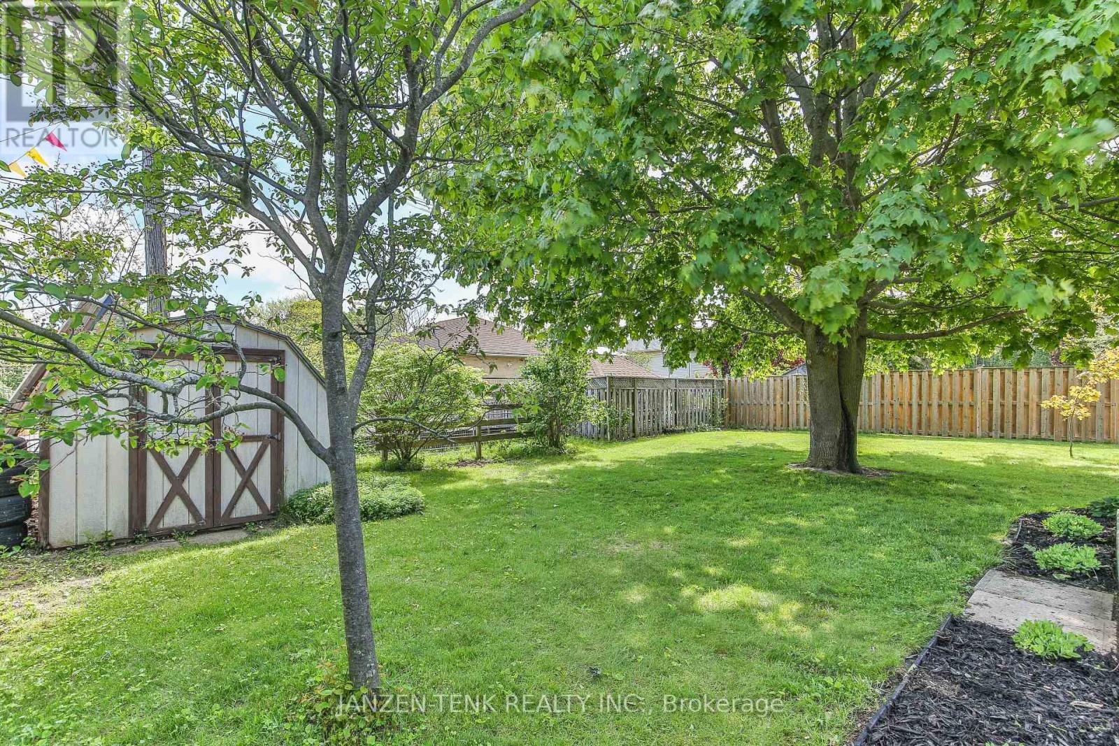 61 ALLEN STREET - 36