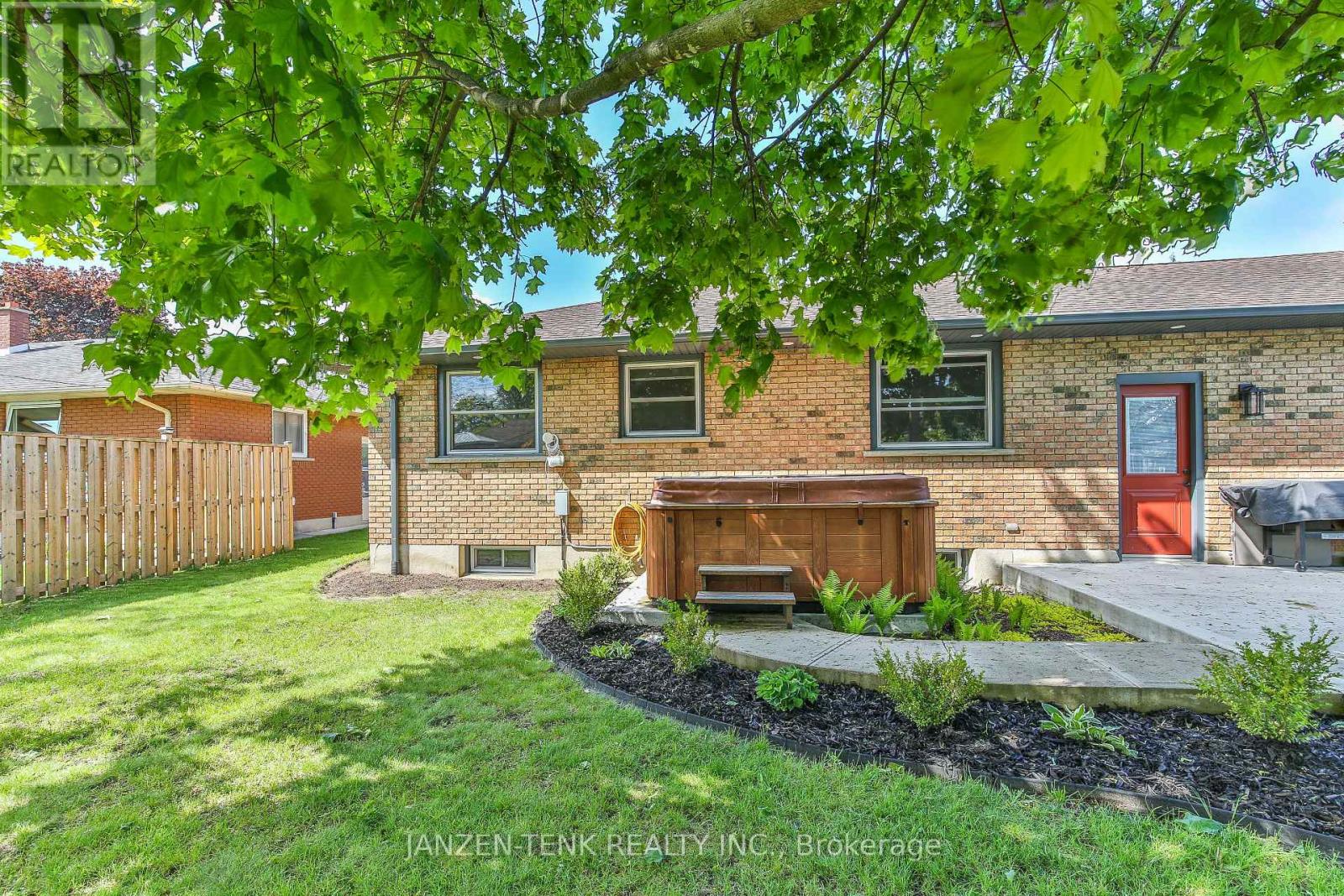 61 ALLEN STREET - 38