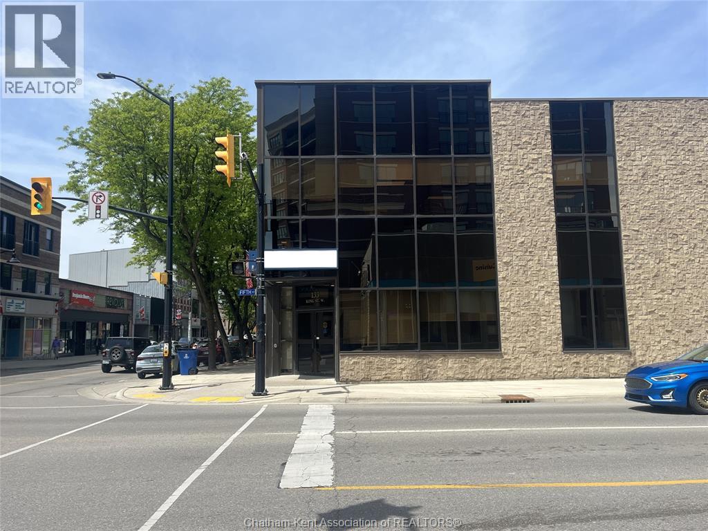 133 King STREET West, Chatham — photo 2