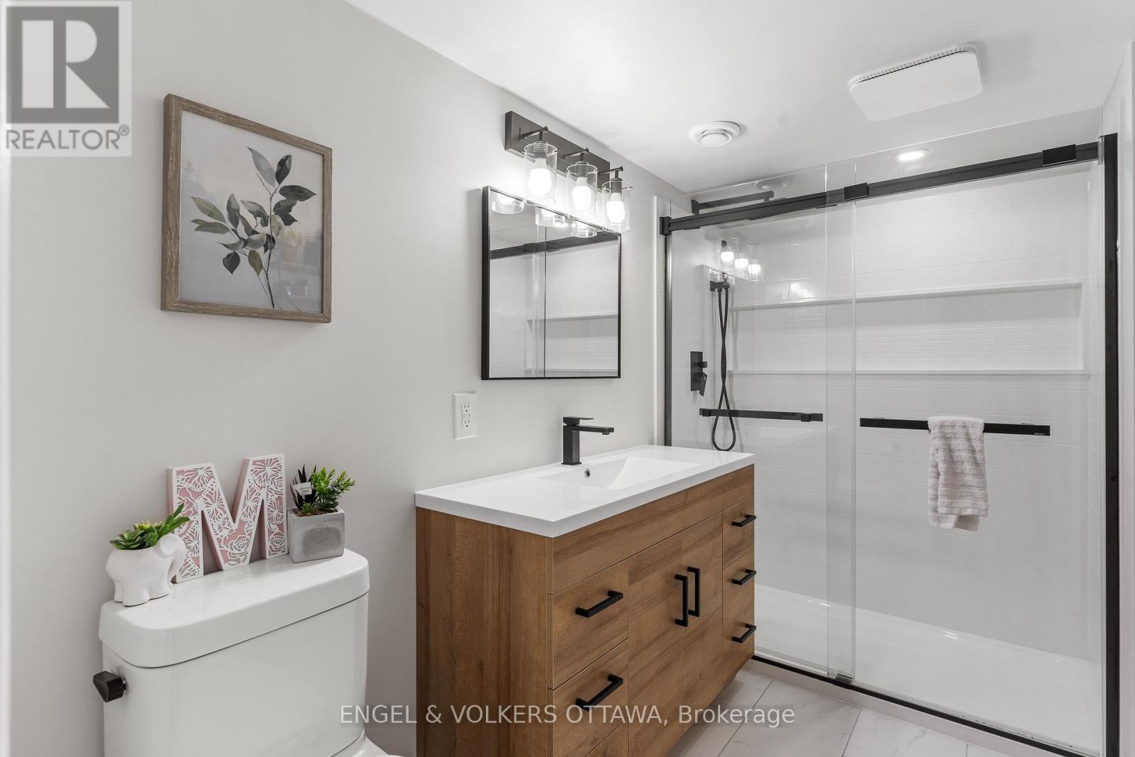 56 SETTLEMENT LANE - 40