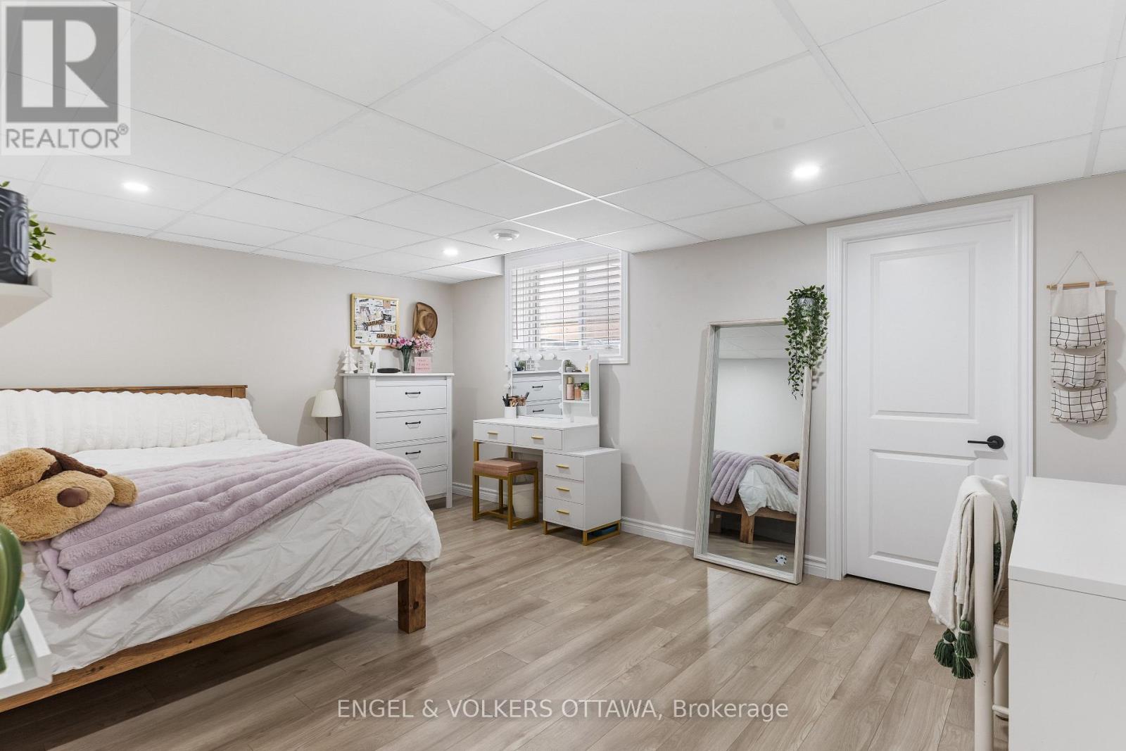 56 SETTLEMENT LANE - 41