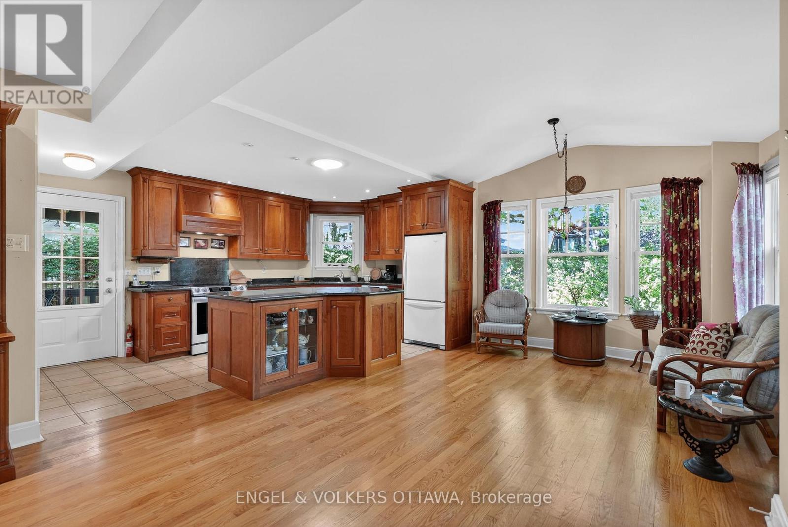 503 PICCADILLY AVENUE - 10