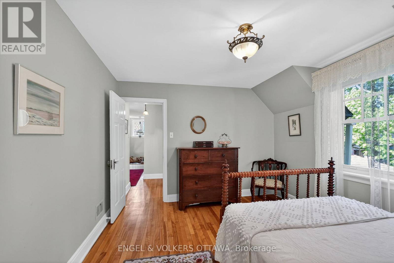 503 PICCADILLY AVENUE - 26