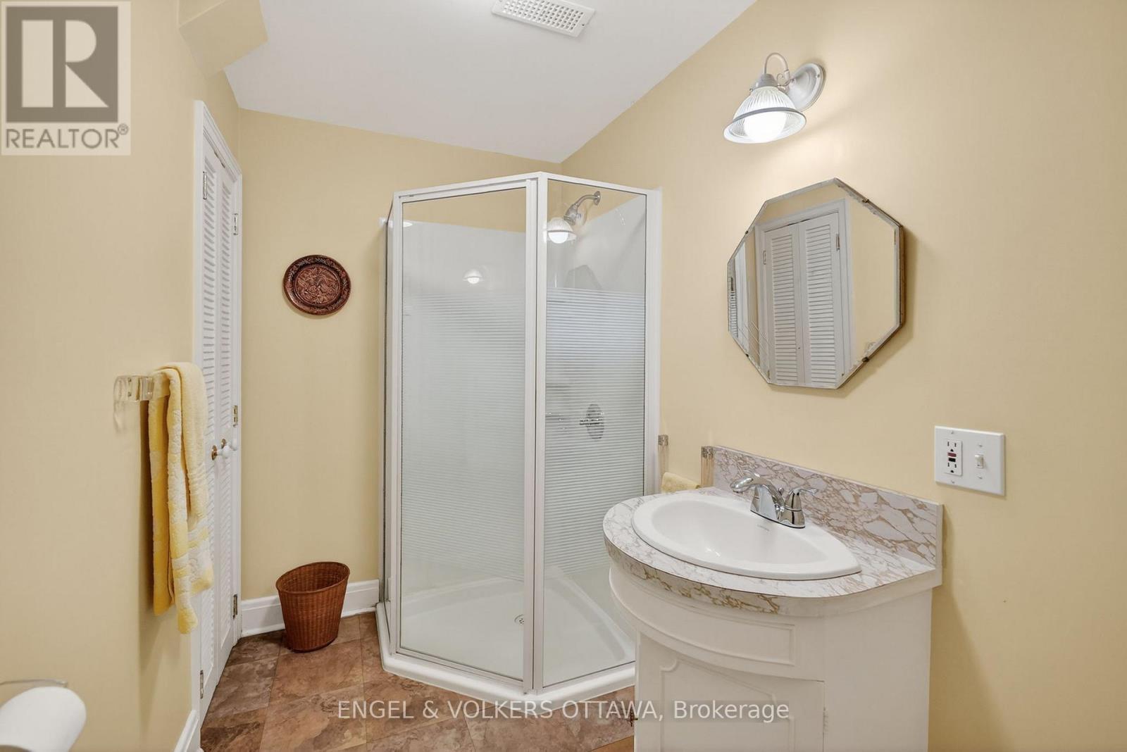 503 PICCADILLY AVENUE - 33