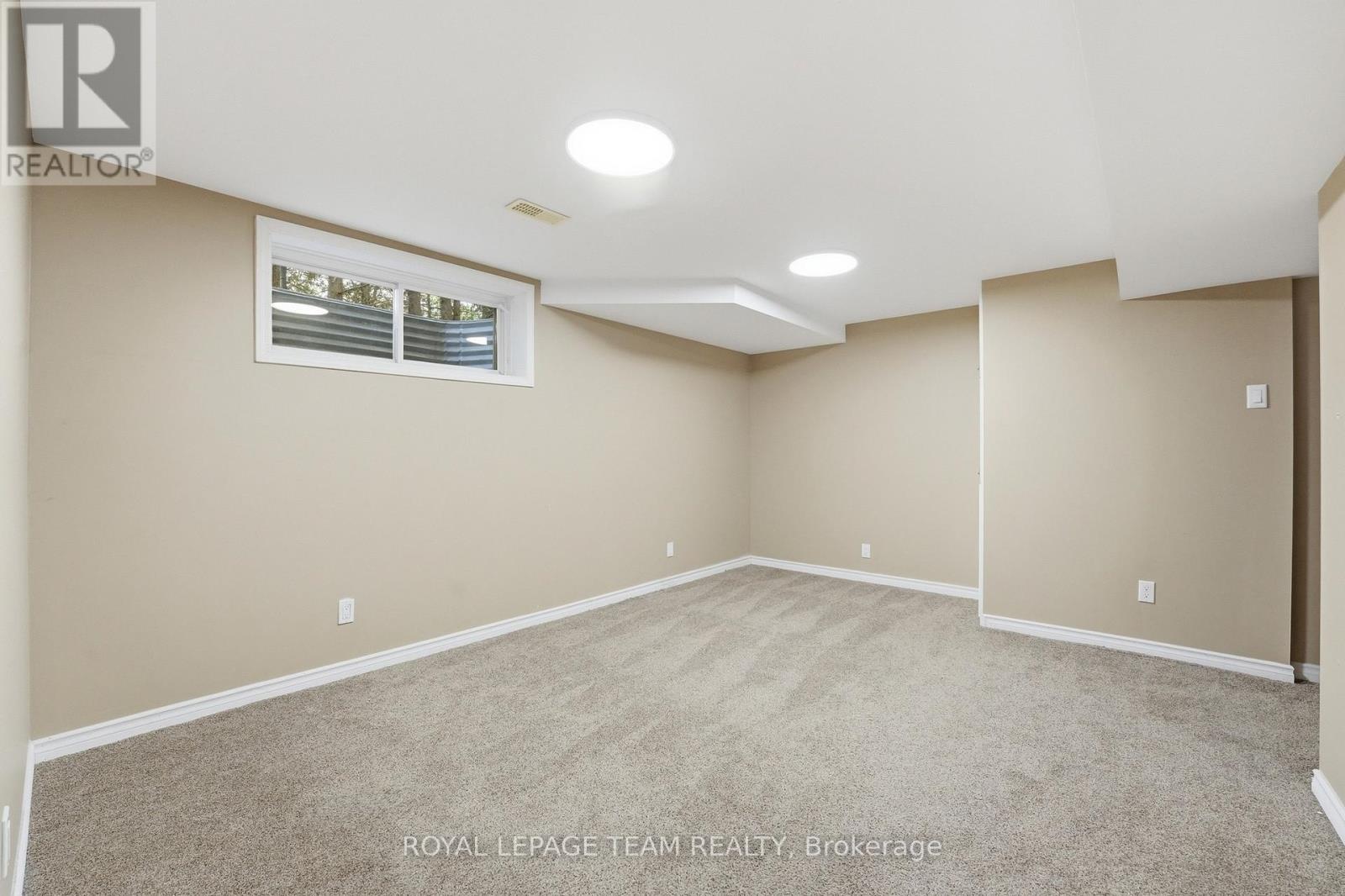 110 WEST RIDGE DRIVE - 44