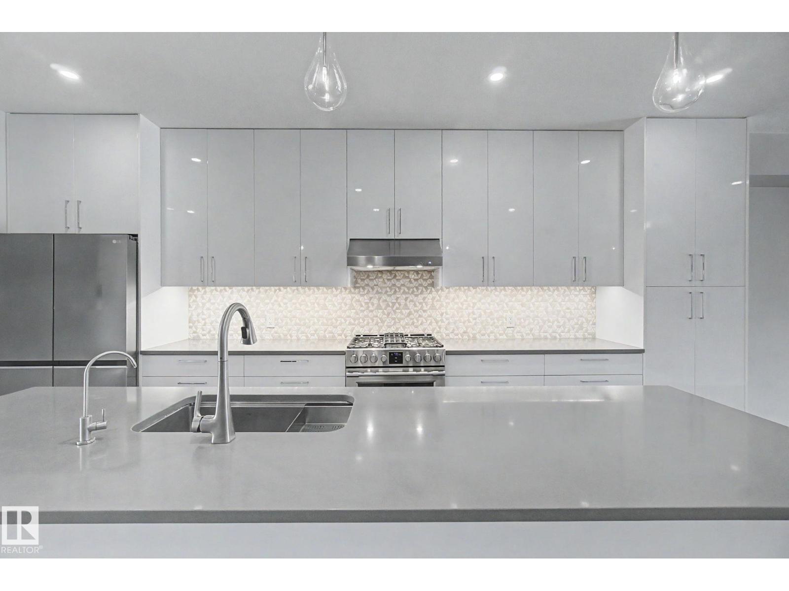 11430 75 AV NW - 11
