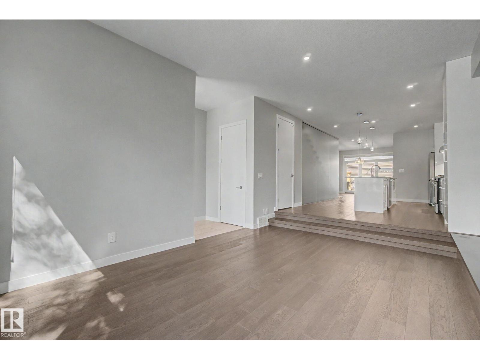 11430 75 AV NW - 9