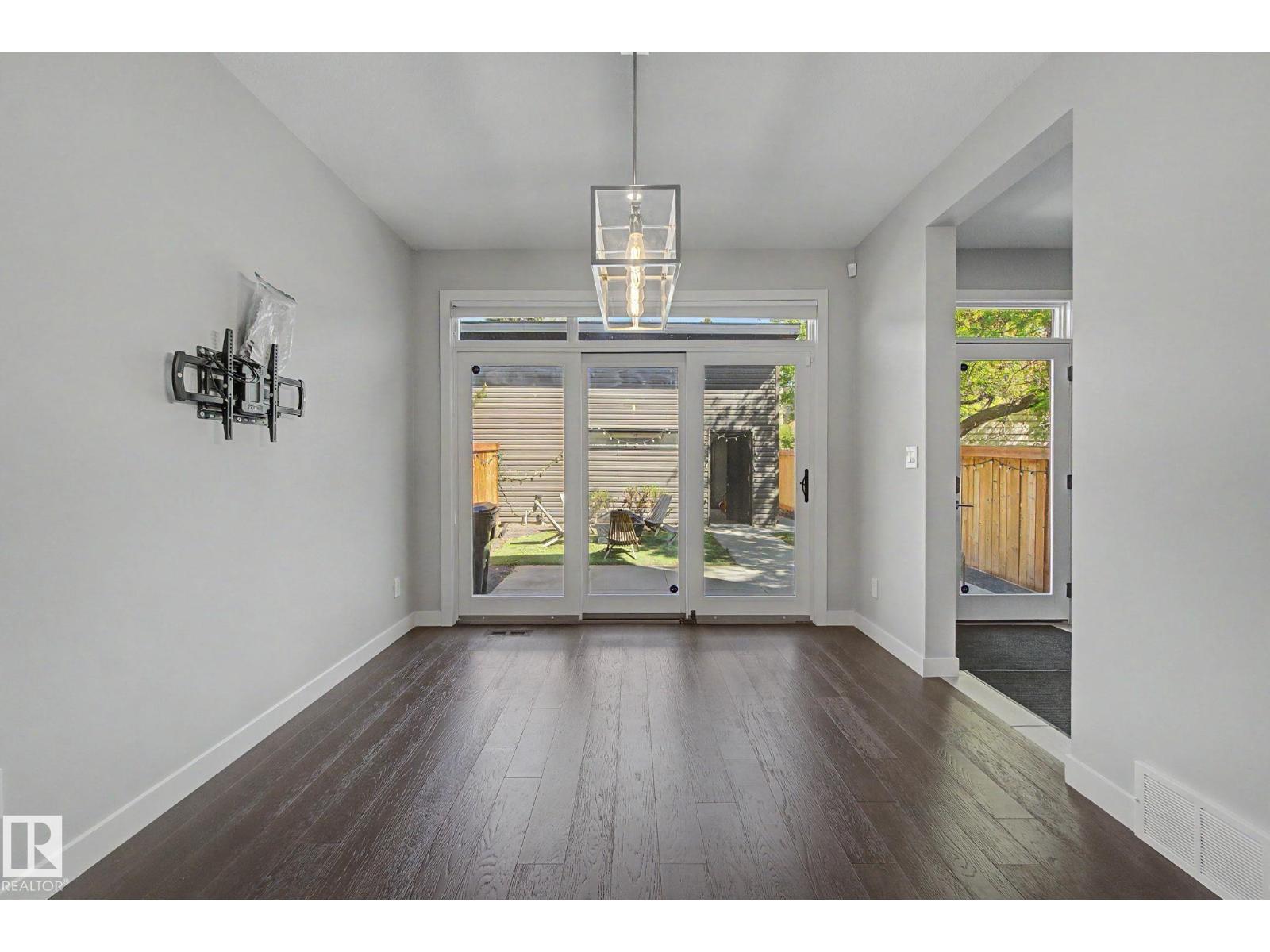 11430 75 AV NW - 18