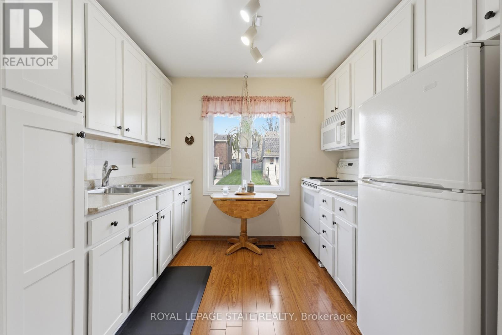 #21 299 LIMERIDGE ROAD W - 12