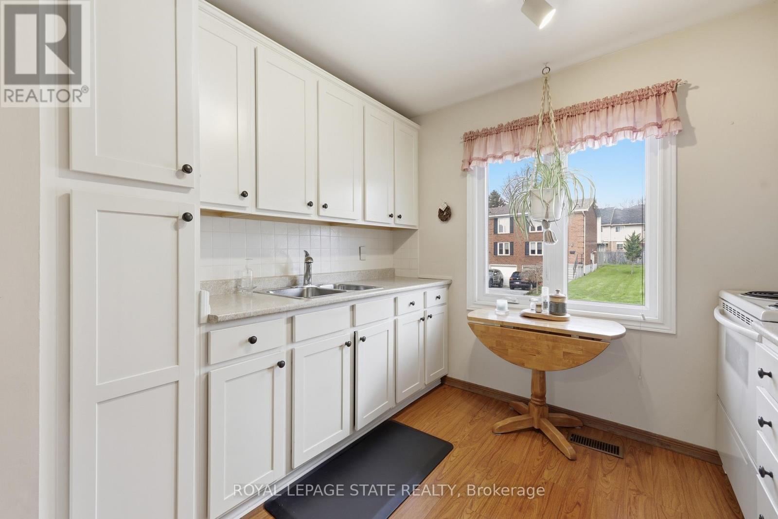 #21 299 LIMERIDGE ROAD W - 13