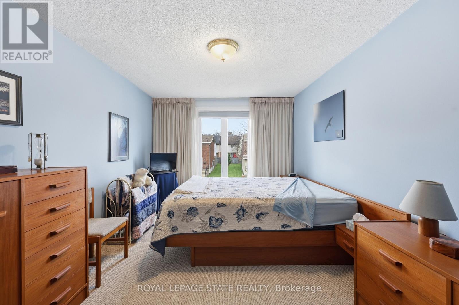 #21 299 LIMERIDGE ROAD W - 22