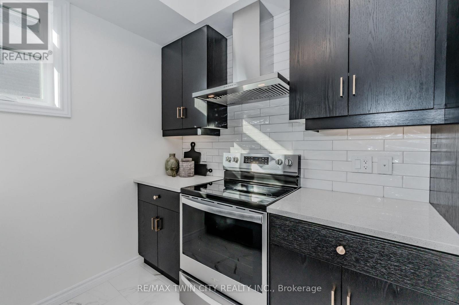 22 LOMOND LANE - 11