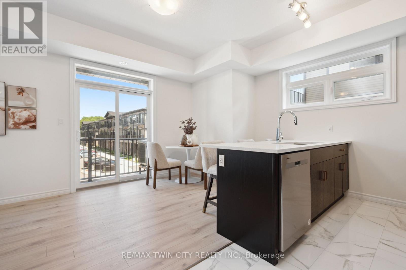 22 LOMOND LANE - 21