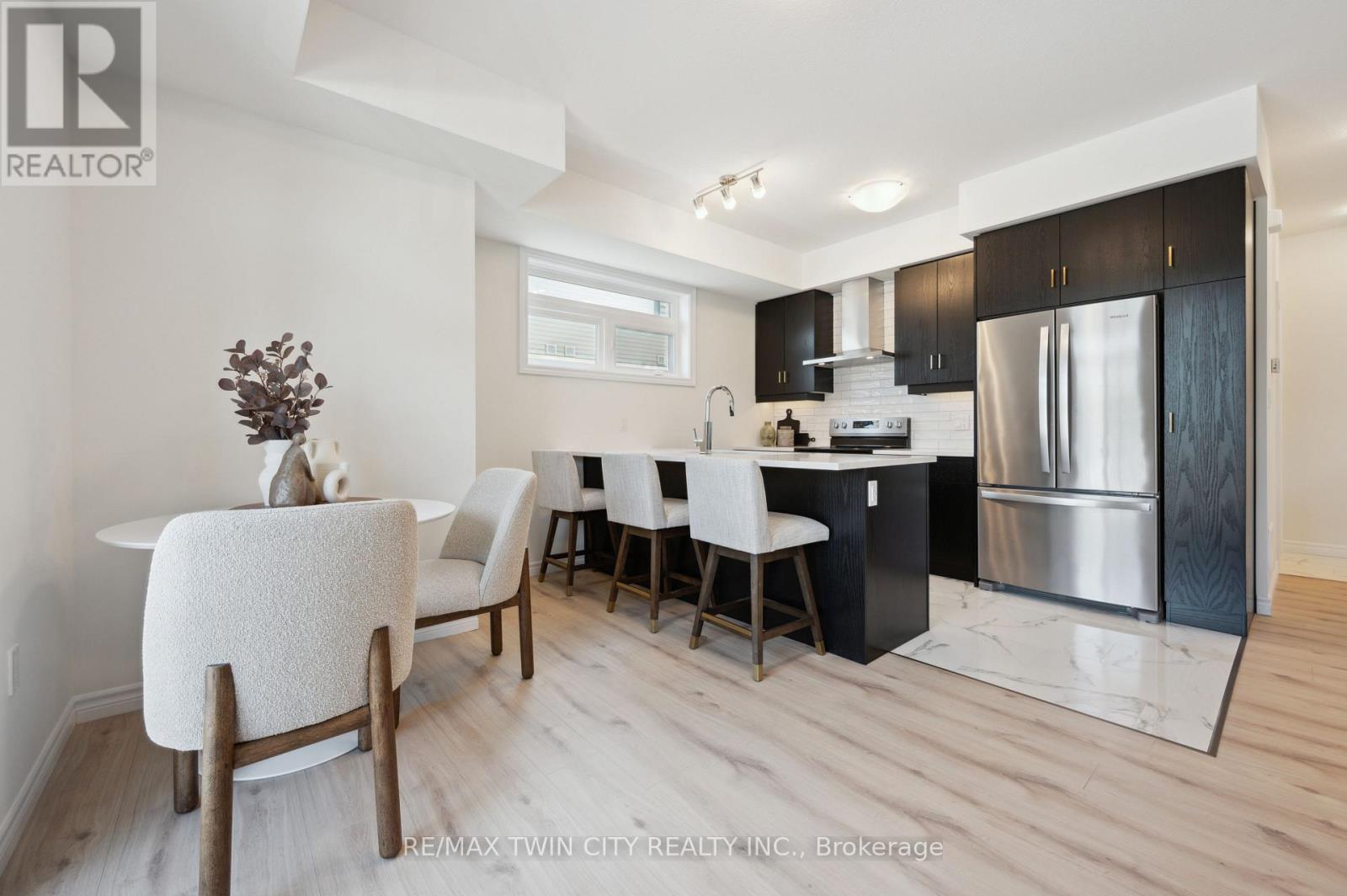 22 LOMOND LANE - 23