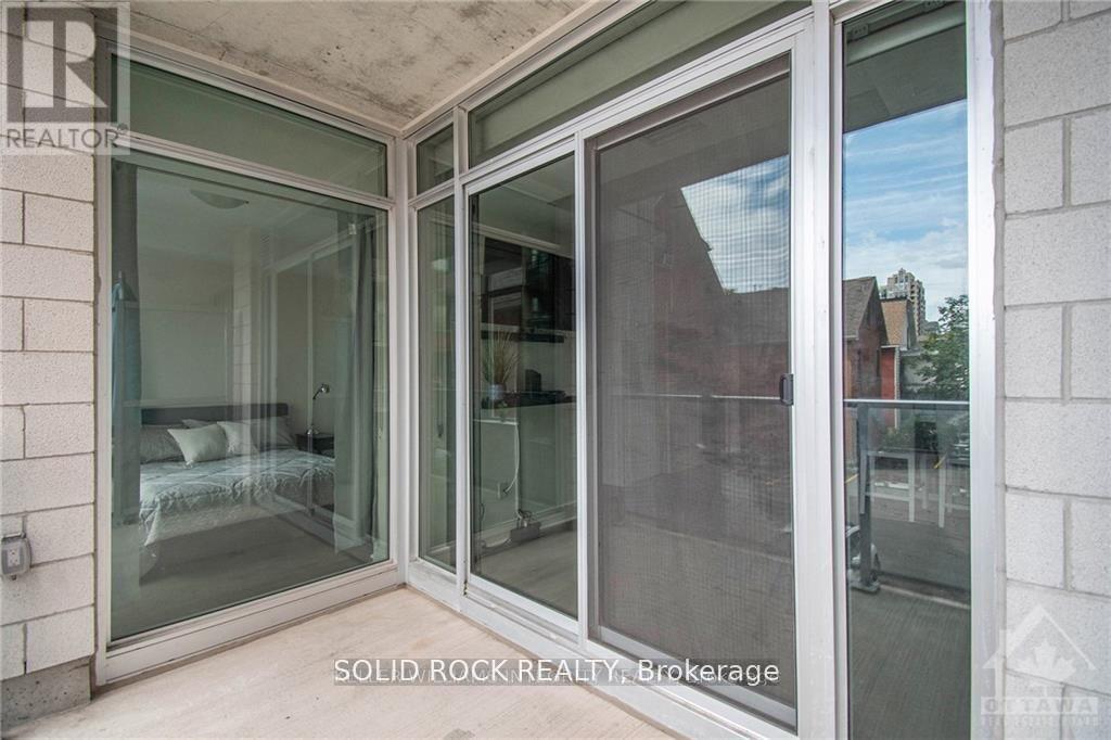 #213 255 BAY STREET - 21