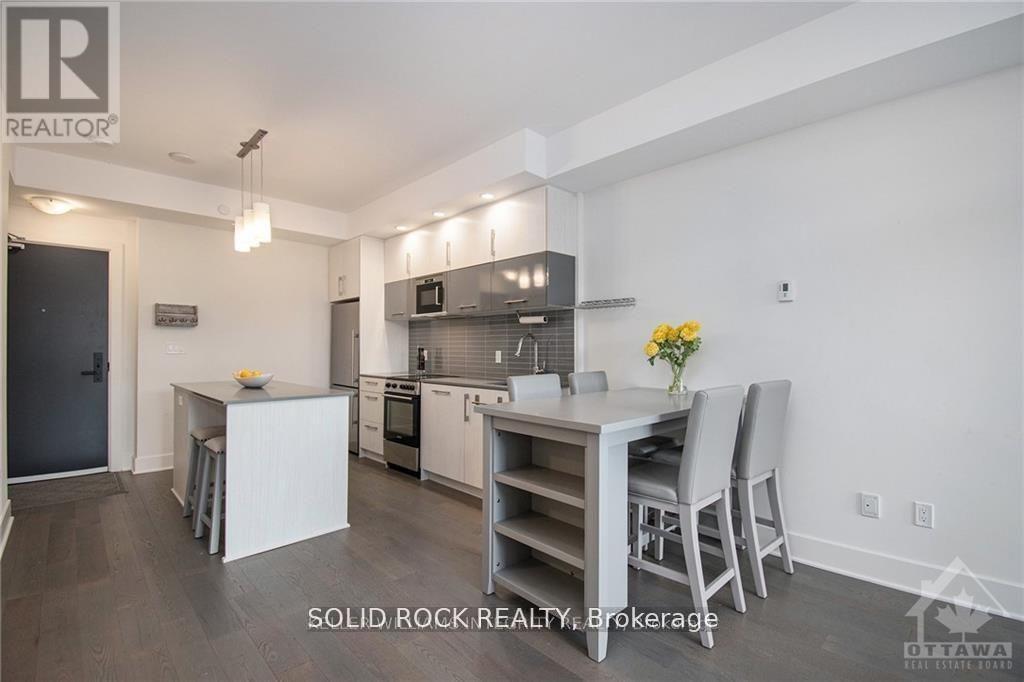 #213 255 BAY STREET - 3