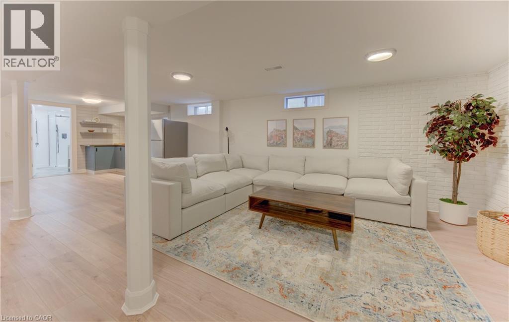 527 FALLINGBROOK Drive - 28