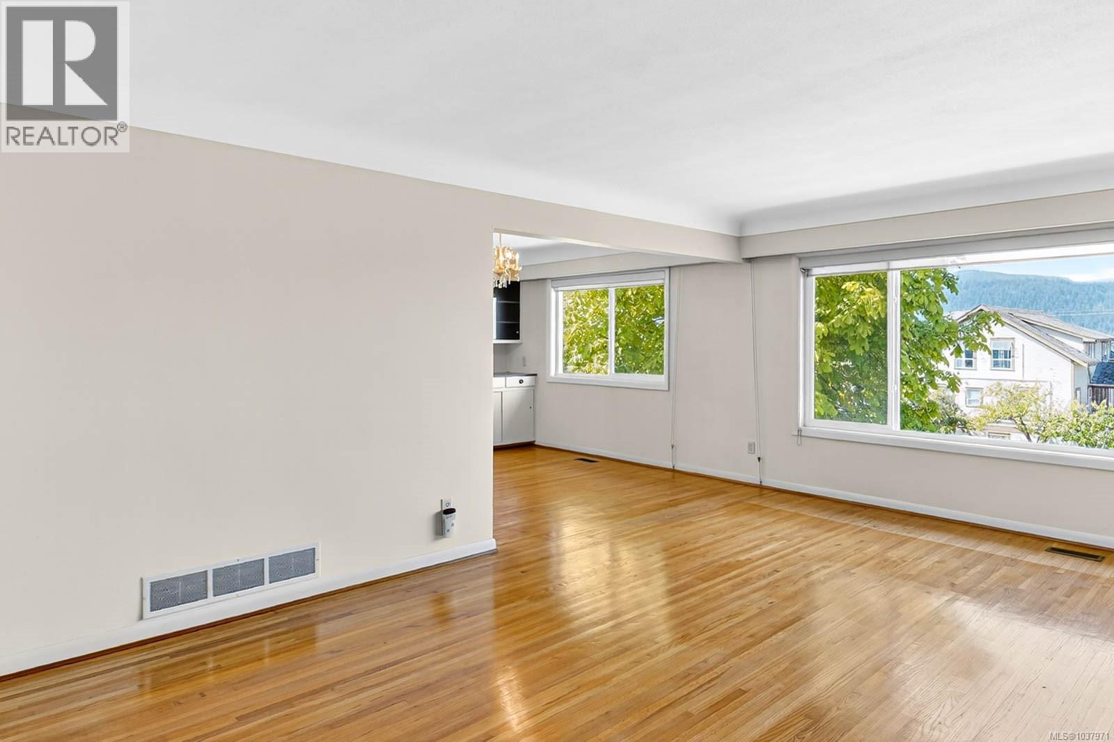 4664 Angus St - 22