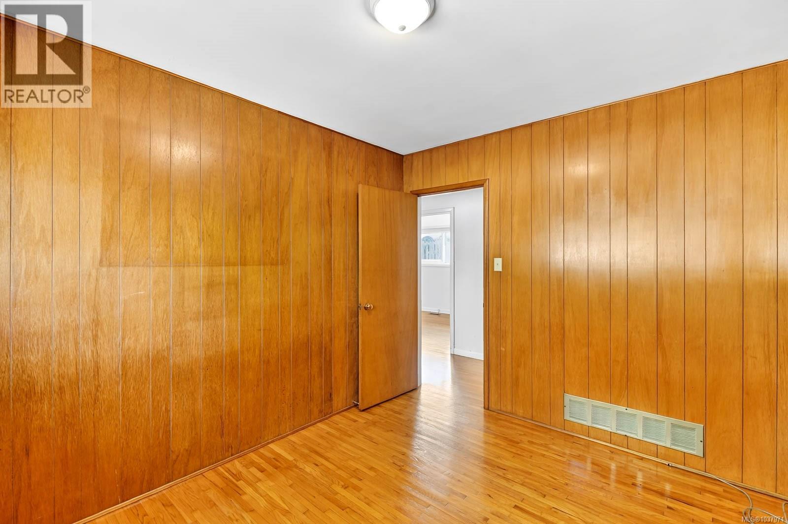 4664 Angus St - 29