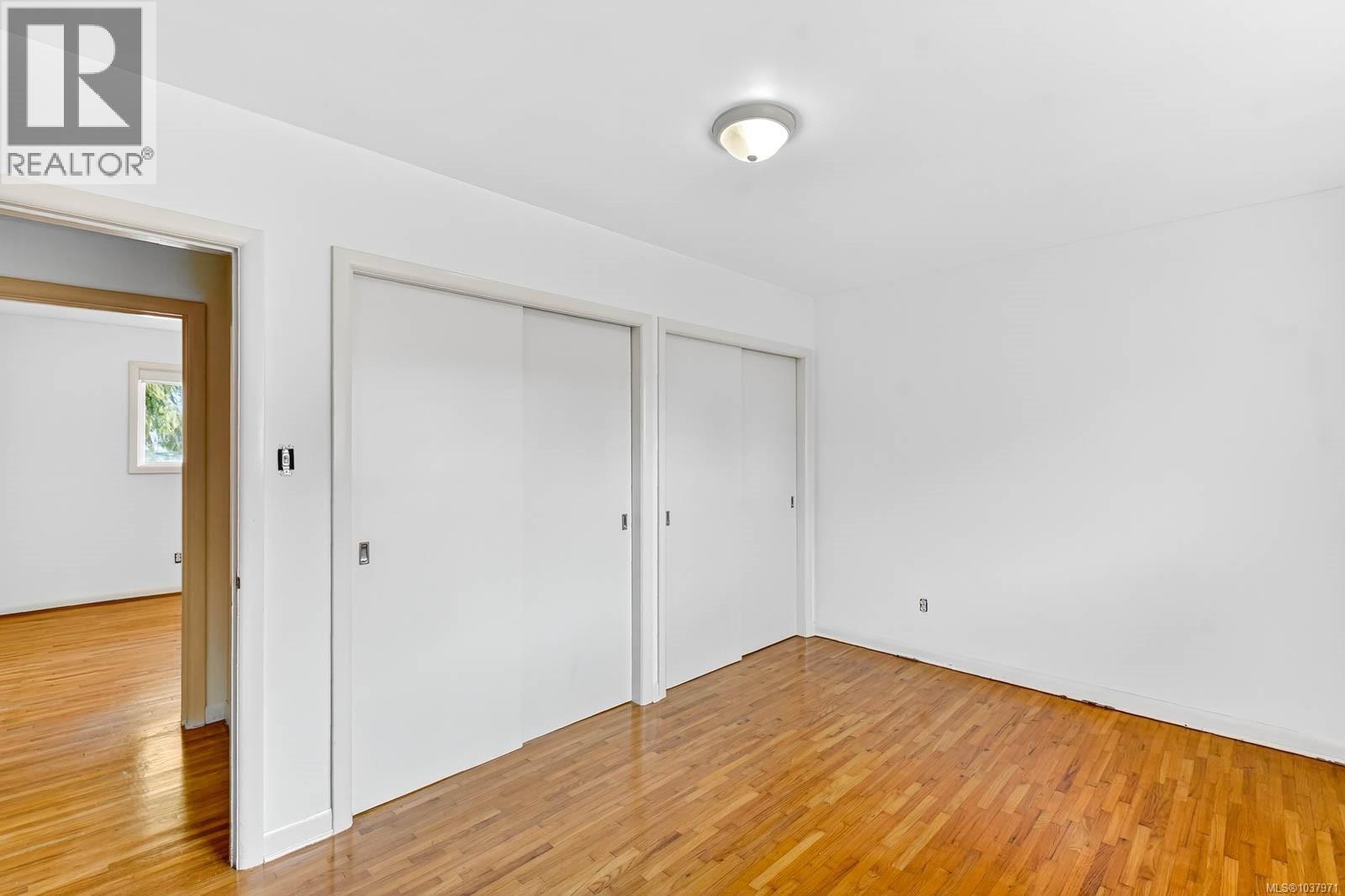 4664 Angus St - 33