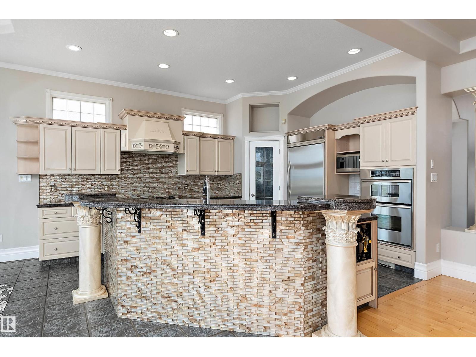 16103 89 ST NW - 18