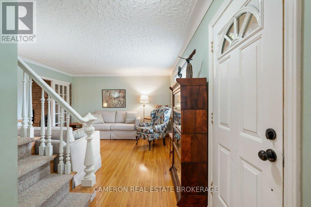 1515 GRANT AVENUE - 6