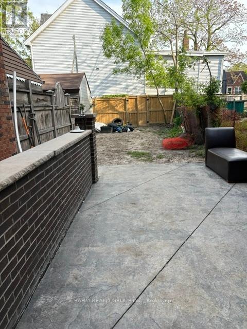 687 RICHMOND STREET W - Image 3