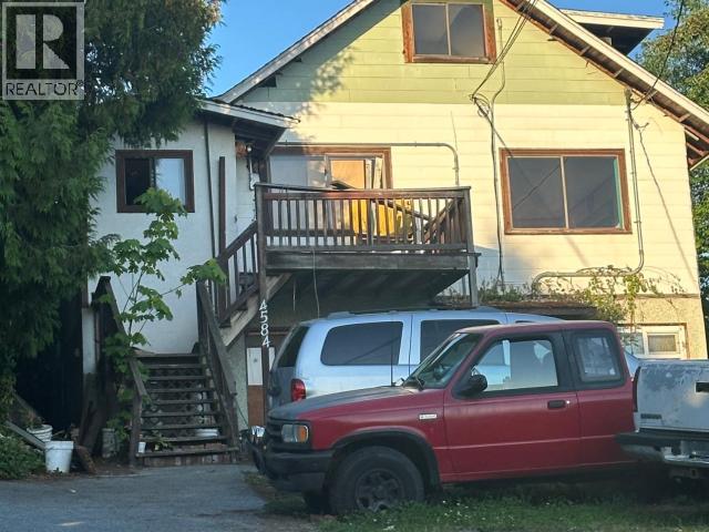 4584 MARINE AVE - 1