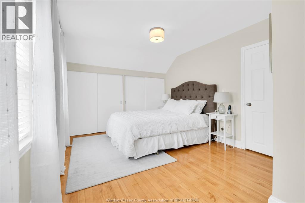 2005 AMIENS AVENUE - 27