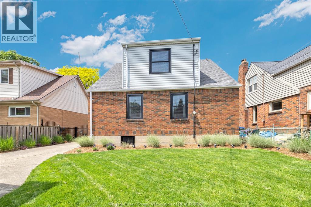2005 AMIENS AVENUE - 38