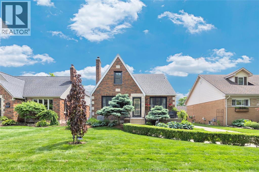 2005 AMIENS AVENUE - 4